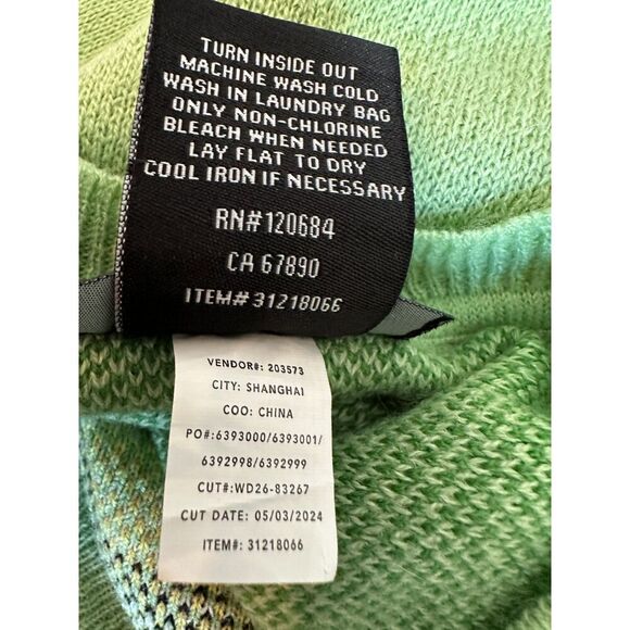 Whimsical Thorn and Fable Green Frog Crop Top Size Medium - Picture 7 of 7